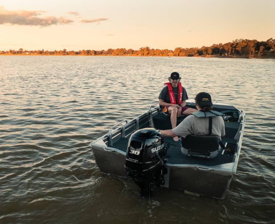 THE LIGHTEST FOUR-STROKE OUTBOARD MOTOR IN ITS CLASS.
