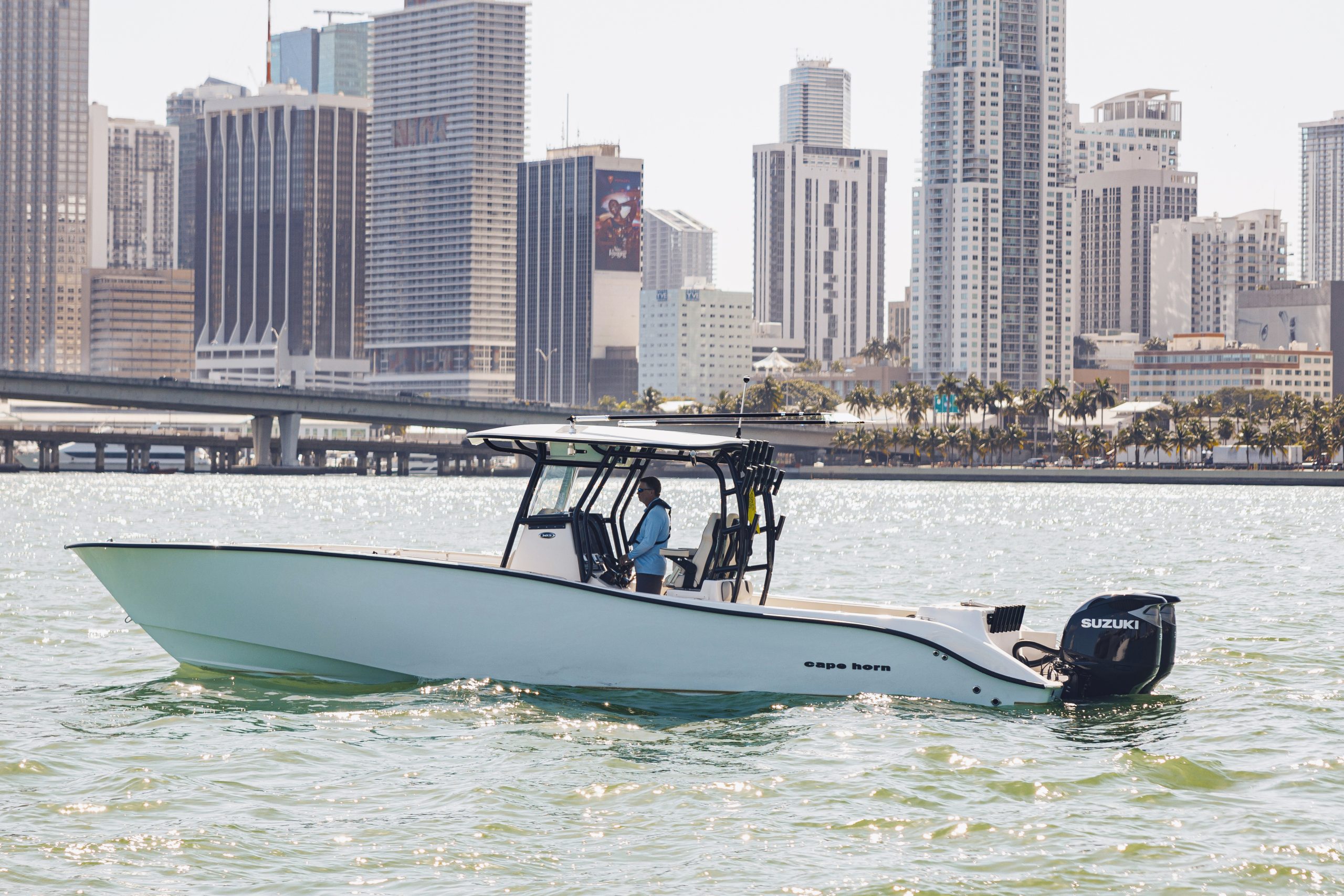 Cape-Horn-34XS-Twin-DF350s-1-